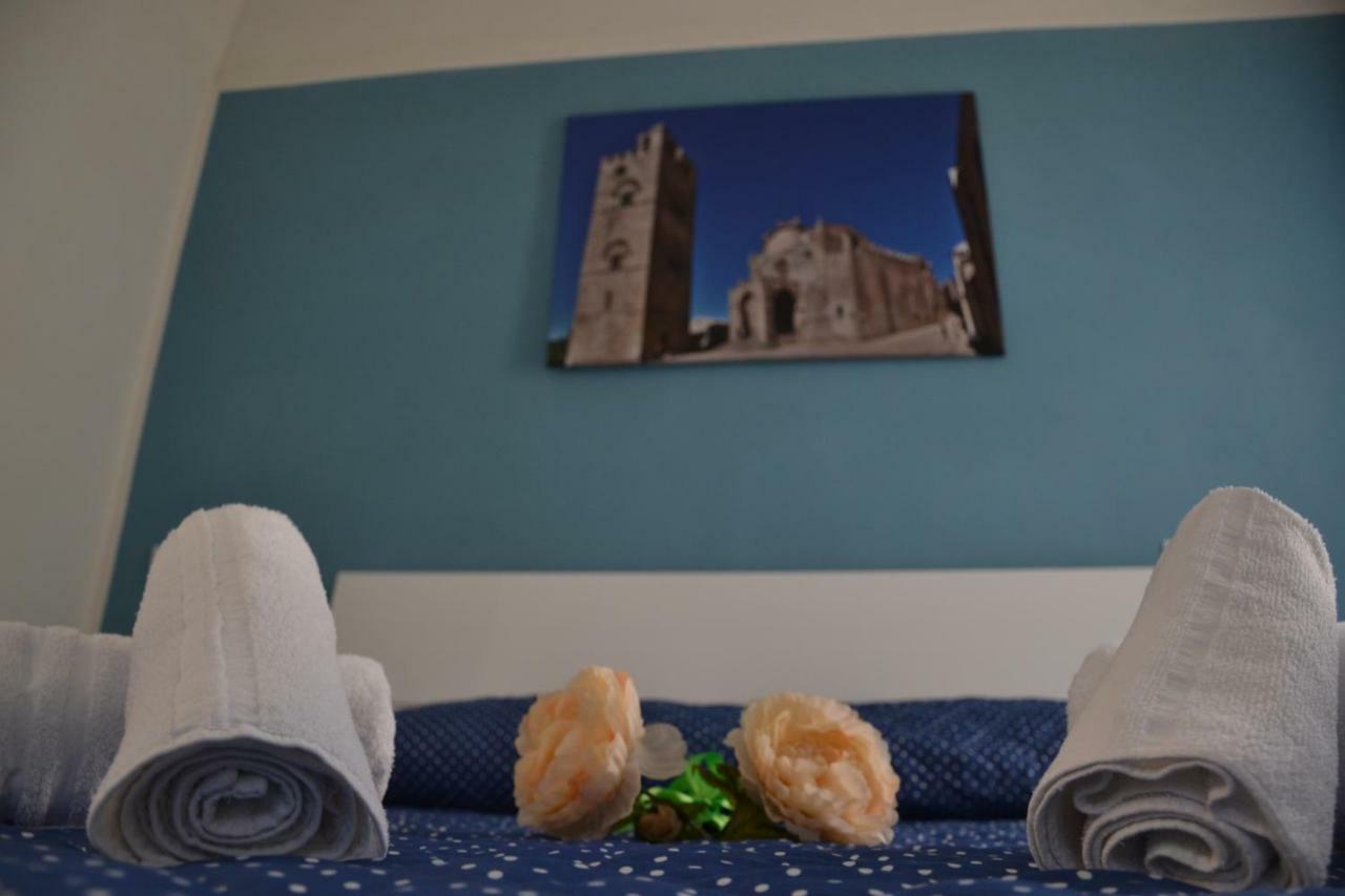 B&B Stella Maris Trapani Centro Exteriör bild